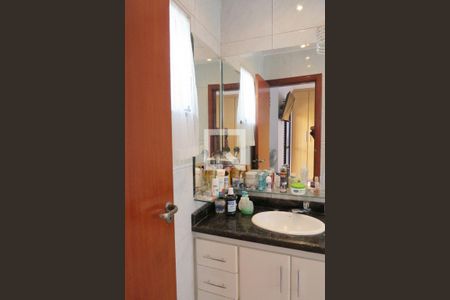 Casa à venda com 216m², 3 quartos e 4 vagasBanheiro da Suíte