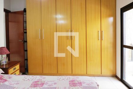 Casa à venda com 216m², 3 quartos e 4 vagasQuarto Suíte