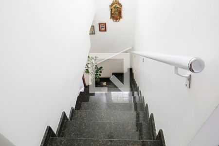 Casa à venda com 216m², 3 quartos e 4 vagasEscada