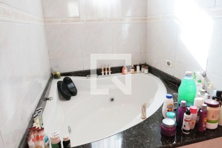 Banheira de Hidromassagem de casa à venda com 3 quartos, 216m² em Vila Invernada, São Paulo