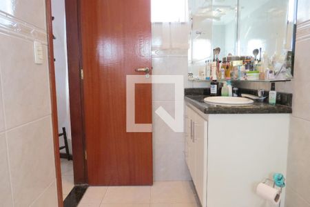 Casa à venda com 216m², 3 quartos e 4 vagasBanheiro da Suíte