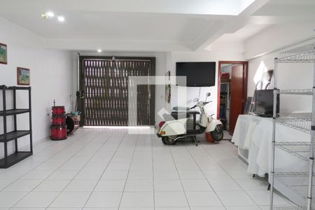 Garagem de casa à venda com 3 quartos, 216m² em Vila Invernada, São Paulo