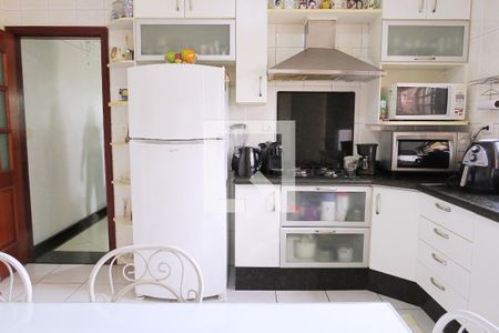 Casa à venda com 216m², 3 quartos e 4 vagasCozinha - Armários
