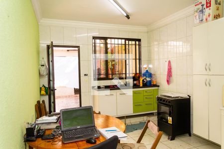 Casa para alugar com 300m², 4 quartos e 4 vagasCozinha da edícula