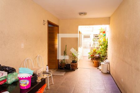 Casa para alugar com 300m², 4 quartos e 4 vagasHall / garagem