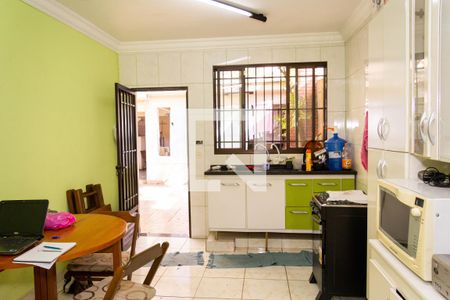 Casa para alugar com 300m², 4 quartos e 4 vagasCozinha da edícula