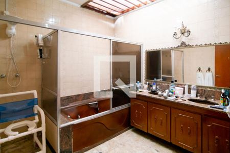 Casa à venda com 1250m², 4 quartos e 5 vagasBanheiro da Suíte 1