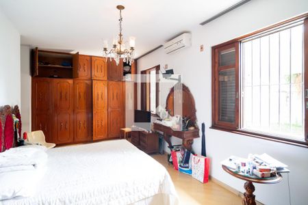 Casa à venda com 1250m², 4 quartos e 5 vagasSuíte 1