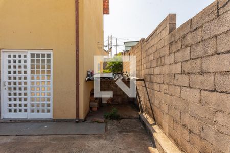 Casa à venda com 150m², 2 quartos e 2 vagas Casa à venda com 150m², 2 quartos e 2 vagasQuintal