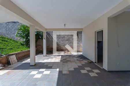 Casa à venda com 150m², 2 quartos e 2 vagas Casa à venda com 150m², 2 quartos e 2 vagasGaragem