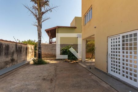 Casa à venda com 150m², 2 quartos e 2 vagas Casa à venda com 150m², 2 quartos e 2 vagasQuintal
