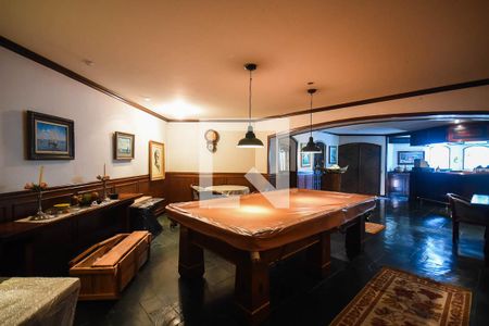 Casa à venda com 700m², 3 quartos e 6 vagas Casa à venda com 700m², 3 quartos e 6 vagasSalão