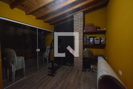 Casa à venda com 200m², 2 quartos e 2 vagas Casa à venda com 200m², 2 quartos e 2 vagasQuarto de serviço