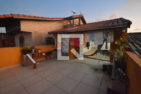 Casa à venda com 200m², 2 quartos e 2 vagas Casa à venda com 200m², 2 quartos e 2 vagasSacada