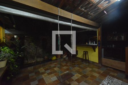 Casa à venda com 200m², 2 quartos e 2 vagas Casa à venda com 200m², 2 quartos e 2 vagasQuintal