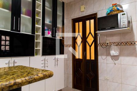 Casa à venda com 160m², 3 quartos e 2 vagas Casa à venda com 160m², 3 quartos e 2 vagasCozinha