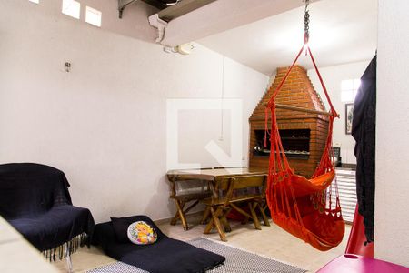 Casa à venda com 160m², 3 quartos e 2 vagas Casa à venda com 160m², 3 quartos e 2 vagasÁrea da Churrasqueira e Serviço