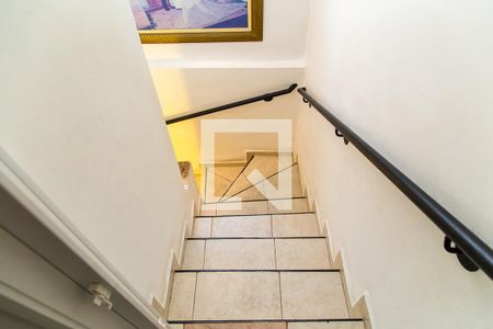 Casa à venda com 160m², 3 quartos e 2 vagas Casa à venda com 160m², 3 quartos e 2 vagasCorredor - Escada