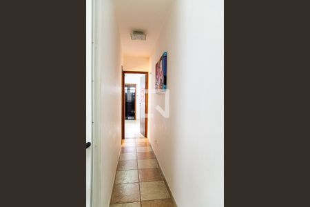 Casa à venda com 160m², 3 quartos e 2 vagas Casa à venda com 160m², 3 quartos e 2 vagasCorredor