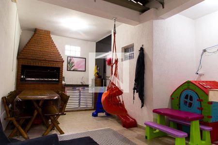 Casa à venda com 160m², 3 quartos e 2 vagas Casa à venda com 160m², 3 quartos e 2 vagasÁrea da Churrasqueira e Serviço