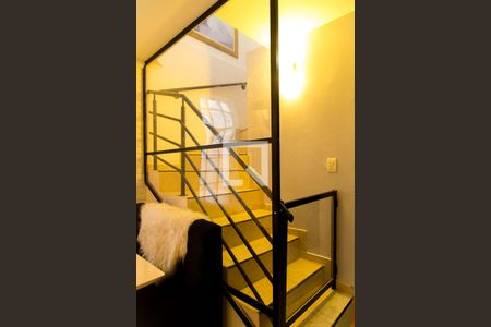 Casa à venda com 160m², 3 quartos e 2 vagas Casa à venda com 160m², 3 quartos e 2 vagasCorredor - Escada