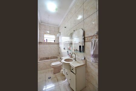 Casa à venda com 208m², 4 quartos e 6 vagasBanheiro Social 1