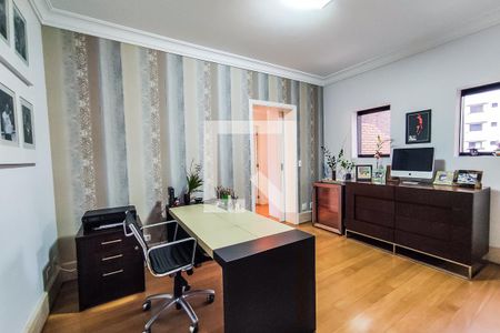 Apartamento à venda com 250m², 3 quartos e 4 vagasEscritório / Saleta
