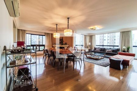 Apartamento à venda com 250m², 3 quartos e 4 vagasSala