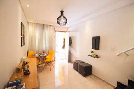 Sala de casa de condomínio para alugar com 2 quartos, 66m² em Parada Xv de Novembro, São Paulo