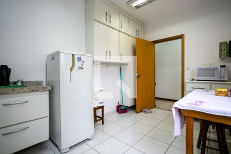 Casa à venda com 607m², 4 quartos e 8 vagasCozinha 2