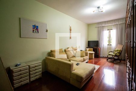Casa à venda com 3 quartos, 220m² em Vila Água Funda, São Paulo