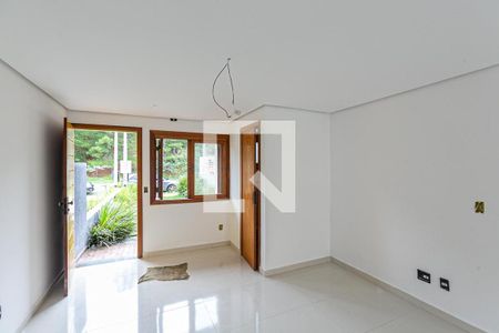Sala de casa à venda com 3 quartos, 150m² em Guarujá, Porto Alegre