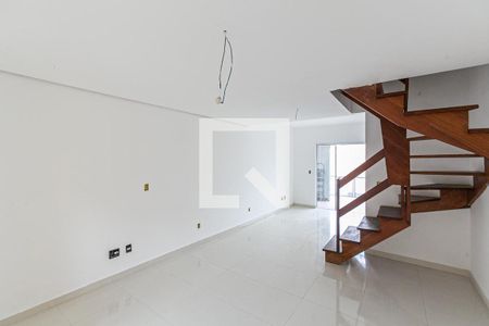 Sala de casa à venda com 3 quartos, 150m² em Guarujá, Porto Alegre