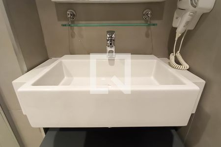 Apartamento à venda com 35m², 1 quarto e 1 vaga Apartamento à venda com 35m², 1 quarto e 1 vagaBanheiro social - Pia