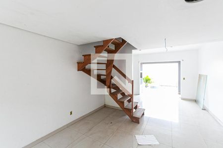 Sala de casa à venda com 3 quartos, 150m² em Guarujá, Porto Alegre