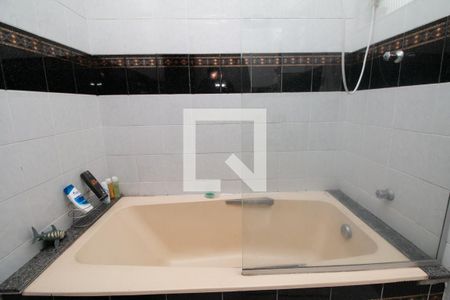 Casa à venda com 480m², 5 quartos e 8 vagasBanheiro Suíte 1