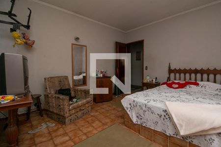 Casa à venda com 480m², 5 quartos e 8 vagasSuíte 4