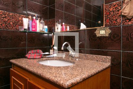 Casa à venda com 480m², 5 quartos e 8 vagasBanheiro Suíte 4