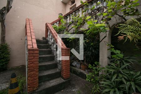 Casa à venda com 480m², 5 quartos e 8 vagasEscada edicula