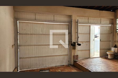 Casa à venda com 488m², 5 quartos e 8 vagas Casa à venda com 488m², 5 quartos e 8 vagasGaragem