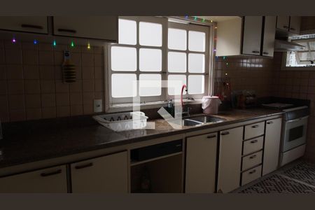 Casa à venda com 488m², 5 quartos e 8 vagasCozinha