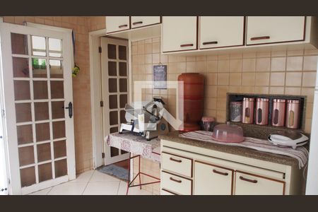 Casa à venda com 488m², 5 quartos e 8 vagasCozinha