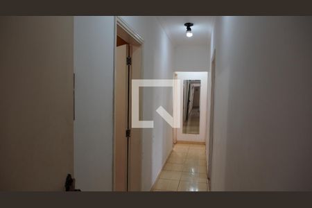 Casa à venda com 488m², 5 quartos e 8 vagasCorredor
