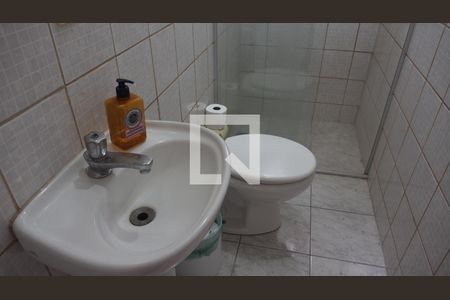 Casa à venda com 488m², 5 quartos e 8 vagasBanheiro do Quarto 4 - Suíte (escritorio)