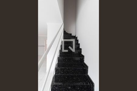 Escada de casa para alugar com 2 quartos, 75m² em Itaquera, São Paulo