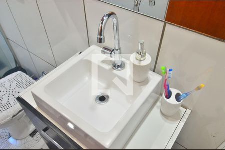 Casa à venda com 95m², 2 quartos e 2 vagasBanheiro social