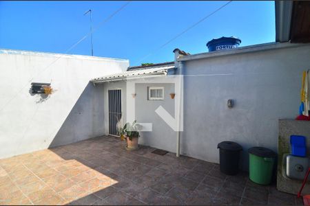 Casa à venda com 95m², 2 quartos e 2 vagasPátio