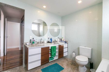 Apartamento para alugar com 112m², 2 quartos e 2 vagasSuíte 1 - Banheiro