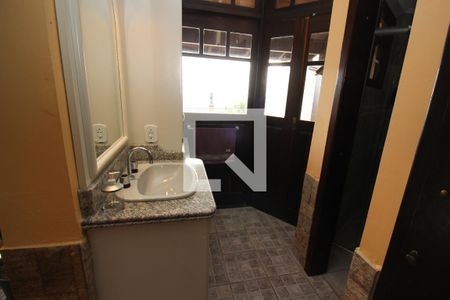 Casa de condomínio à venda com 367m², 4 quartos e 2 vagasBanheiro 1