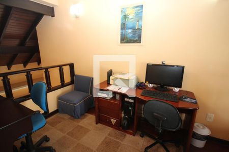 Casa de condomínio à venda com 367m², 4 quartos e 2 vagasEscritório